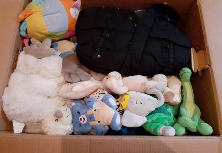 Douces peluches et des jeux généreusement offerts par vos enfants